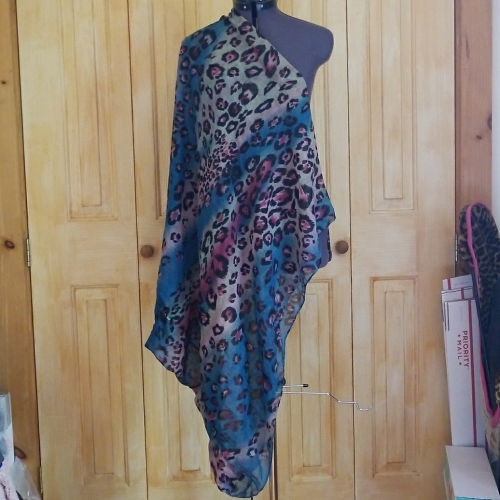 NWOT Lightweight Infinity Scarf - Picture 4 of 4